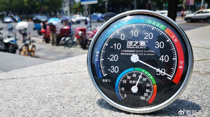 據消息靈通(tōng)人(rén)士爆料,今年(nián)夏天到(dào)來(lái)前請(qǐng)将散熱(rè)器(qì)務必換成360水(shuǐ)冷(lěng) 據消息靈通(tōng)人(rén)士爆料,今年(nián)夏天到(dào)來(lái)前請(qǐng)将散熱(rè)器(qì)務必換成360水(shuǐ)冷(lěng)