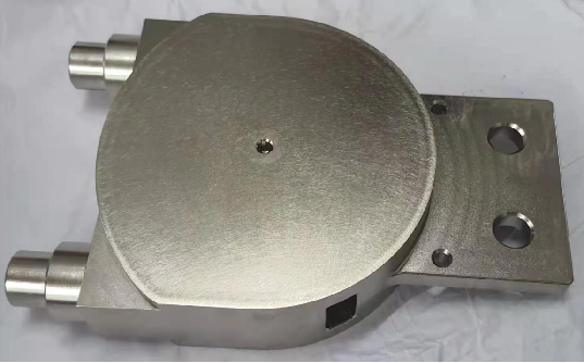 高(gāo)壓變流器(qì)水(shuǐ)冷(lěng)闆